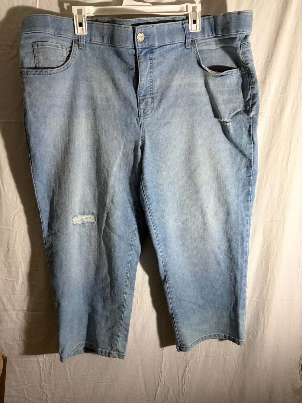 Terra & Sky Women's Plus Size Distressed Boyfriend Capri Jeans Size 22W
